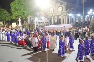 GP.Hưng Hóa - Thánh Lễ Tiệc Ly tại giáo xứ Hoàng Xá